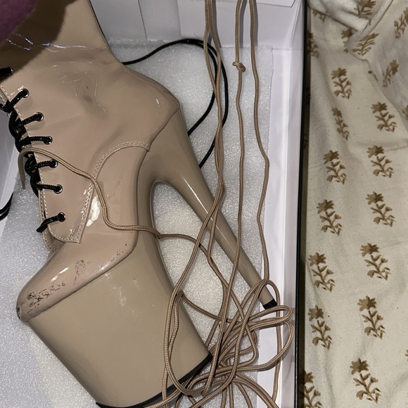 Pleaser: Nude patent leather calf height boot - Picture 7 of 10